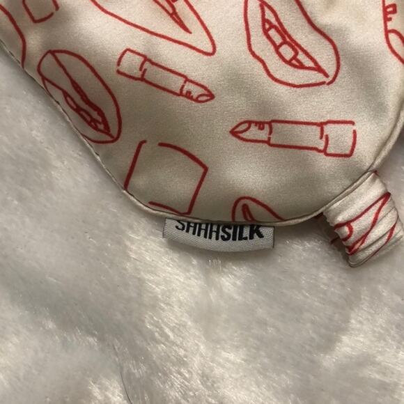 Bite Beauty x Shhhsilk Sleep Eye Mask - Picture 2 of 2